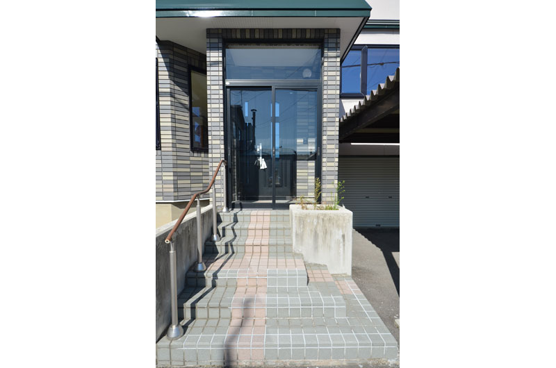 玄関ポーチ 南8-26